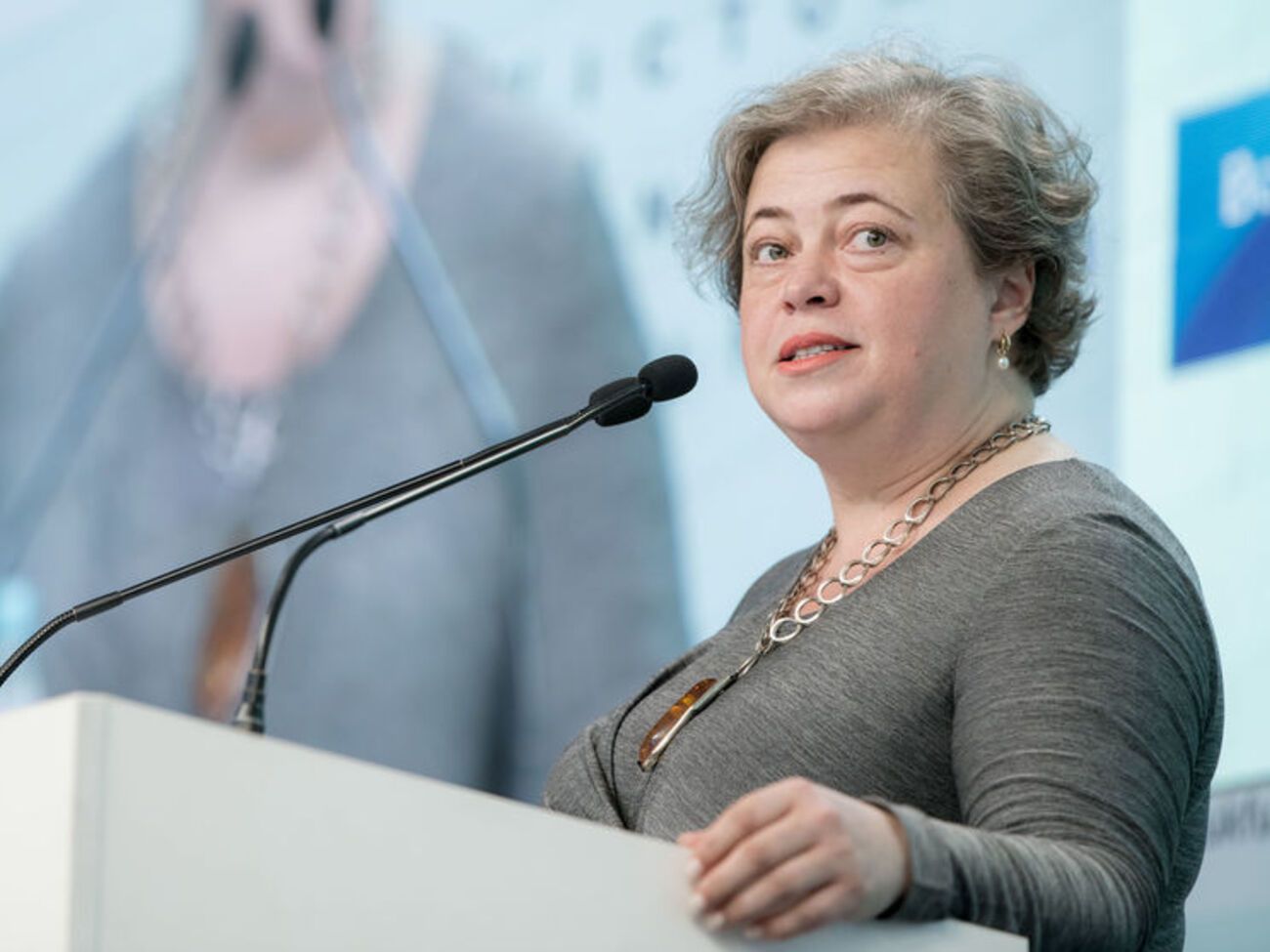 Мостова: Минулого разу ми говорили, що треба замахнутися на космос. Пройшов рік. Я пропоную слоган "Устань із дивана"