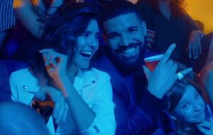 Добрев появилась в кадре с Дрейком