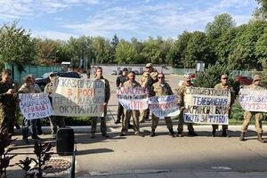 Учасники акції вимагали розслідування щодо продажу прав на трансляцію