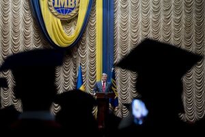 Президент заявил, что сектор обороны и безопасности Украины реформируют под стандарты НАТО