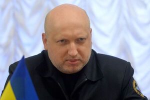 Турчинов: Виробники оборонної продукції, зброї та військової техніки мають право без посередників експортувати продукцію