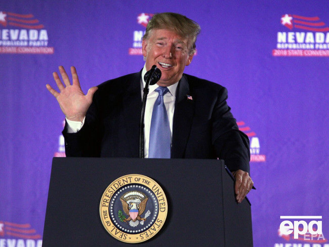 Трамп: Верховний суд підтримав рішення Трампа про заборону на в'їзд. Вау!