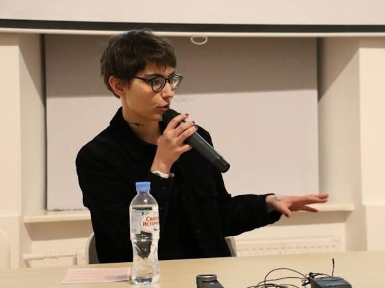 Ненашева рассказала, что боевики угрожали расчленить ее и подорвать на мине