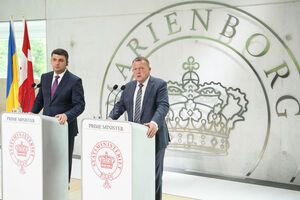 Расмуссен (праворуч) зустрівся з Гройсманом у Копенгагені