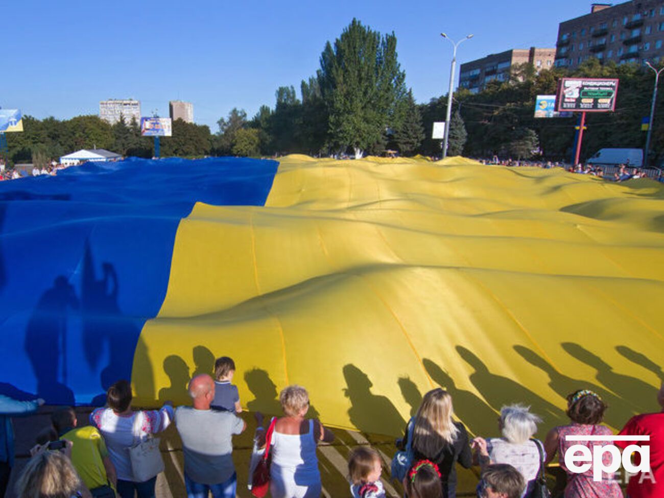 4% украинцев в первую очередь ожидают от нового президента защиты украинского языка и культуры