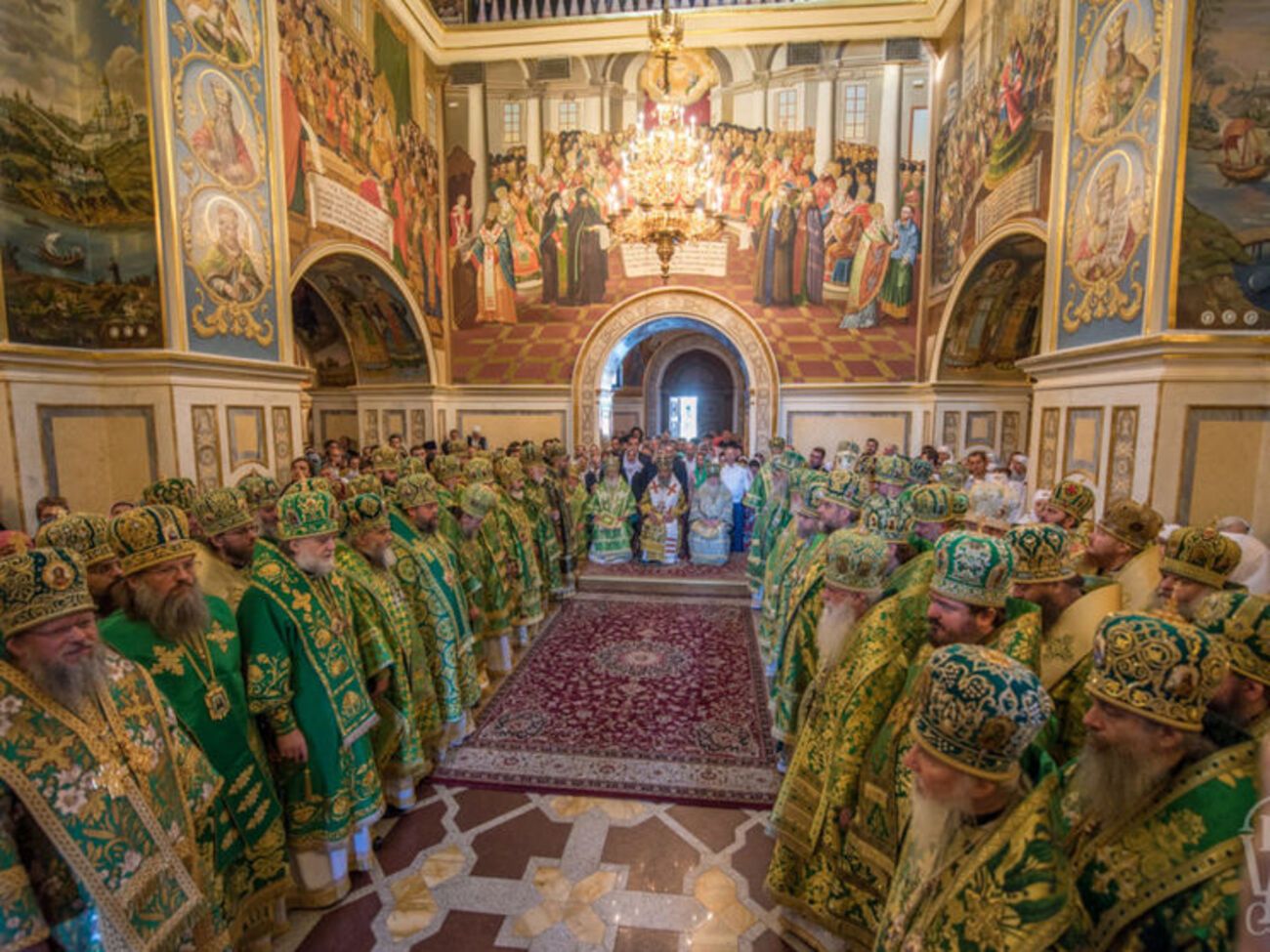 Архиереи единогласно подтвердили свою приверженность соблюдению данной при рукоположении епископской присяги хранить верность Украинской православной церкви