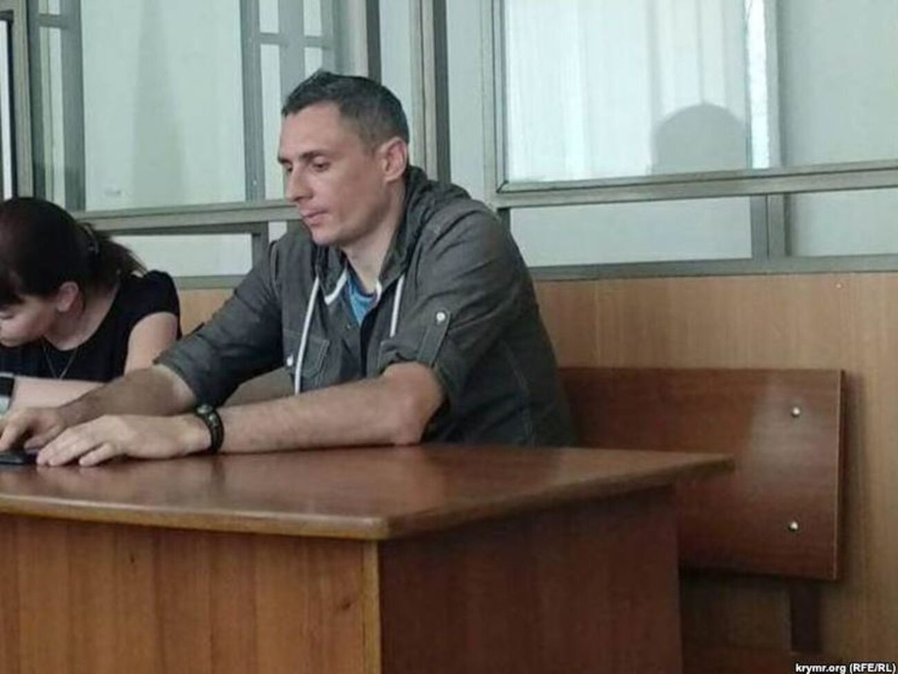 Вчера "Севастопольский городской суд" вынес Мовенко новый приговор в виде одного года условно с испытательным сроком