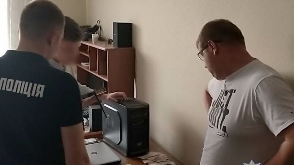 Правоохранители провели одновременно пять санкционированных обысков в городе Хмельницком