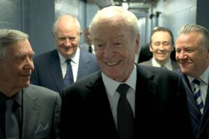 Стрічка розповідає про злочин, скоєний літніми людьми