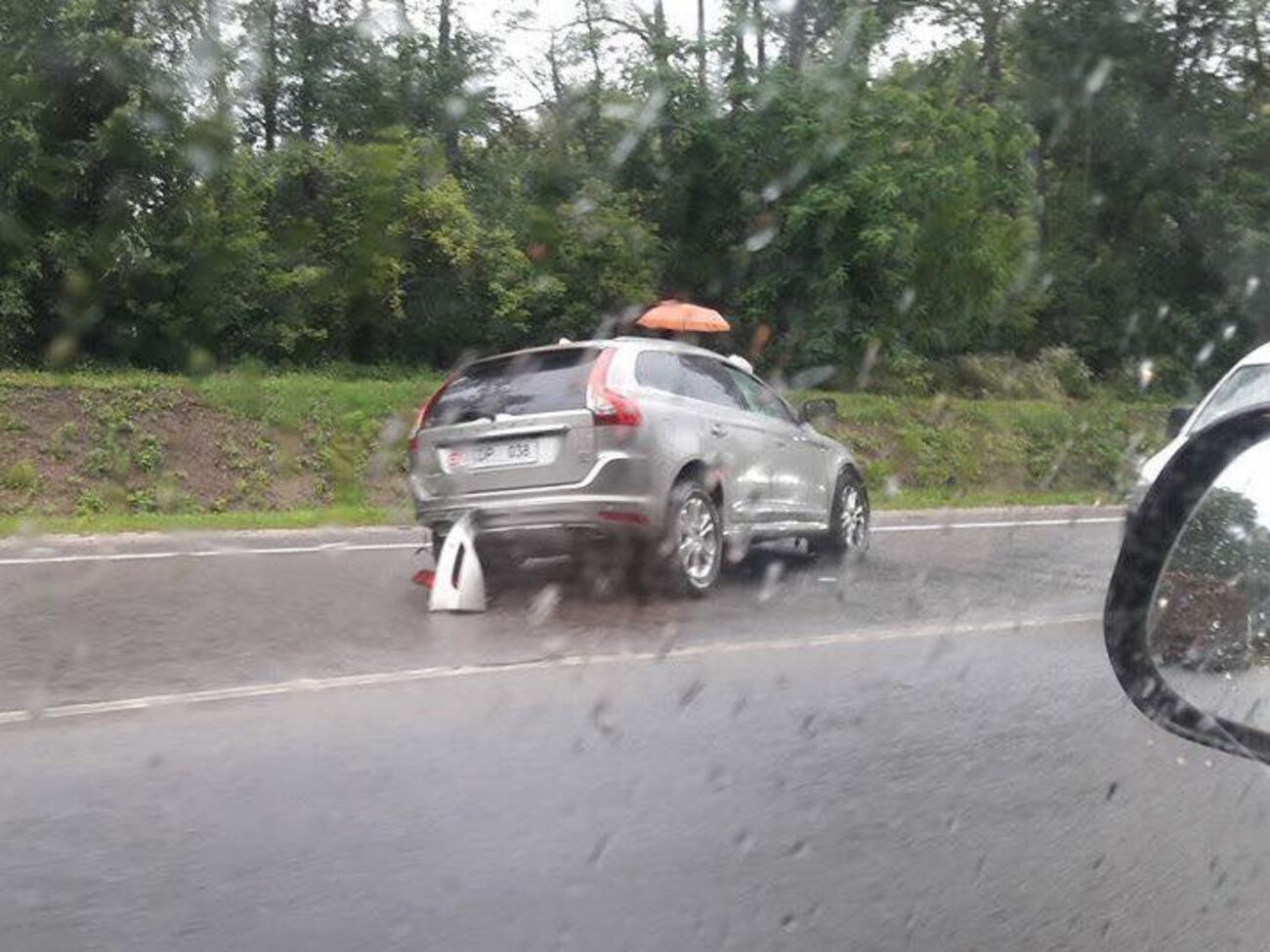 Посол Швейцарії перебував за кермом Volvo