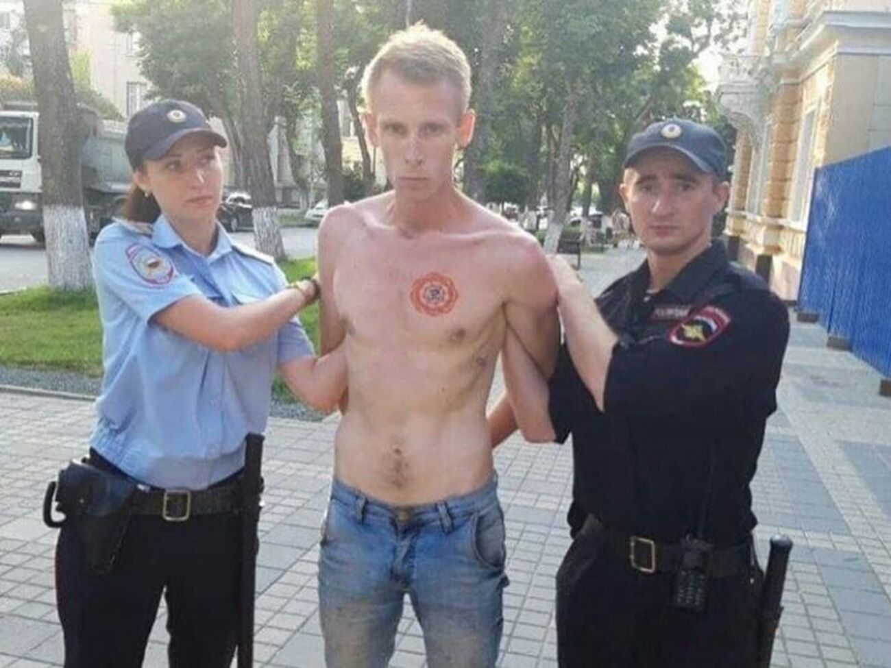 По словам журналиста, преступник&nbsp;заходил во дворы и открытые двери в Давыдовке