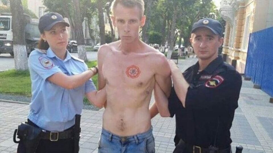 За словами журналіста, злочинець заходив у двори і відкриті двері у Давидівці