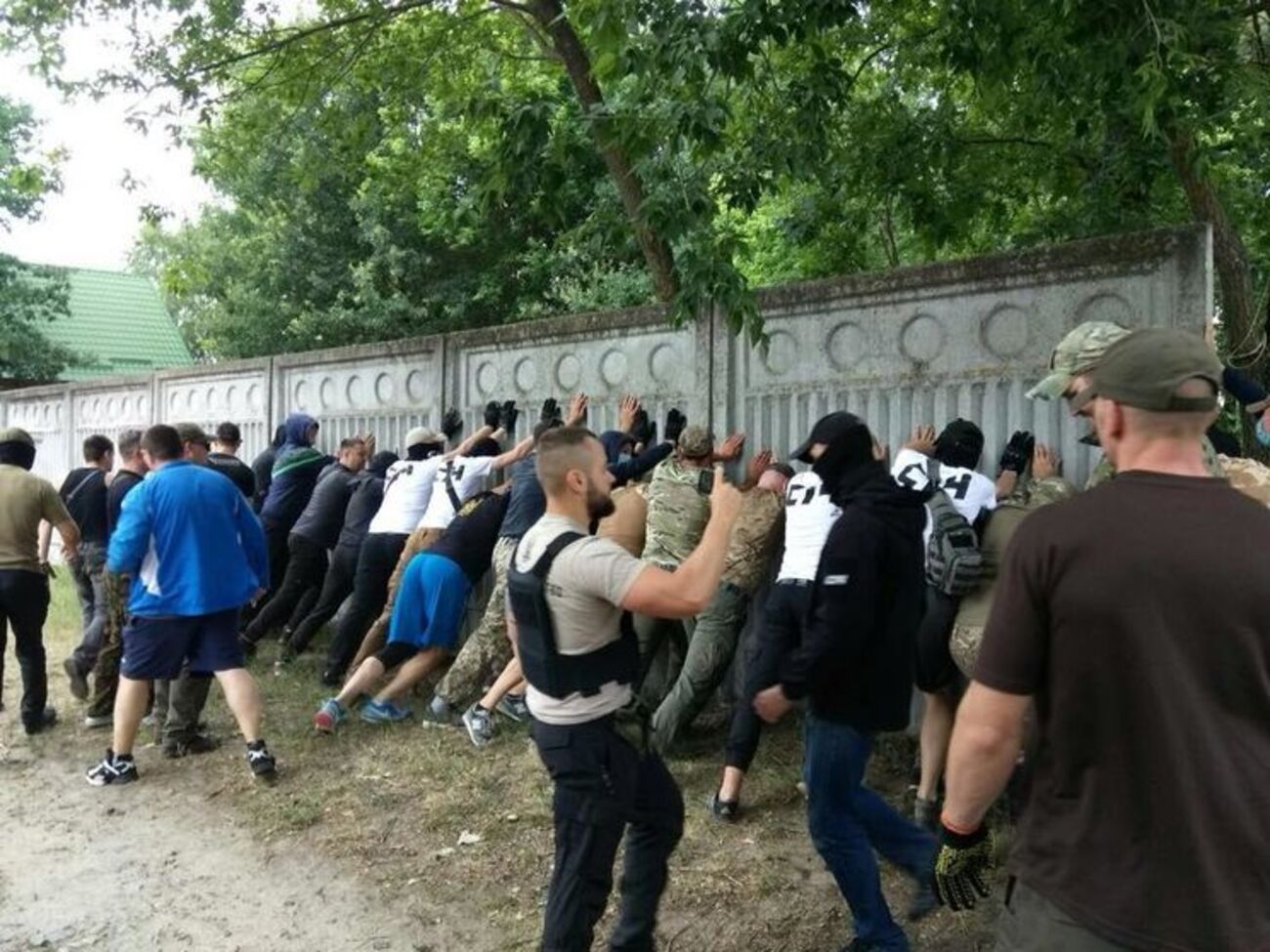 К ветеранским и националистическим организациям обратился за помощью детский лагерь