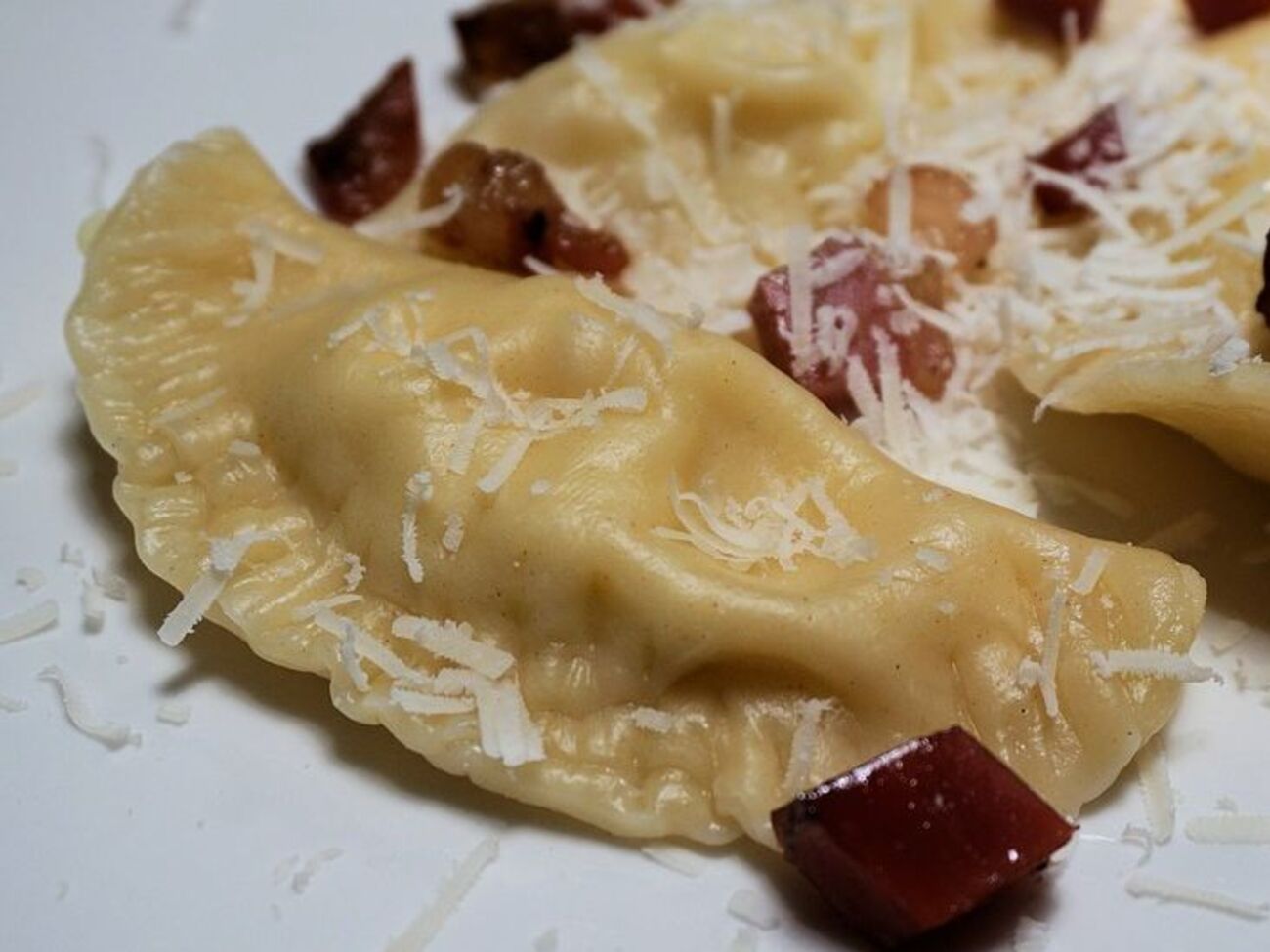 В українській кухні подано розмаїття начинок вареників, аж до "вареників із піском"