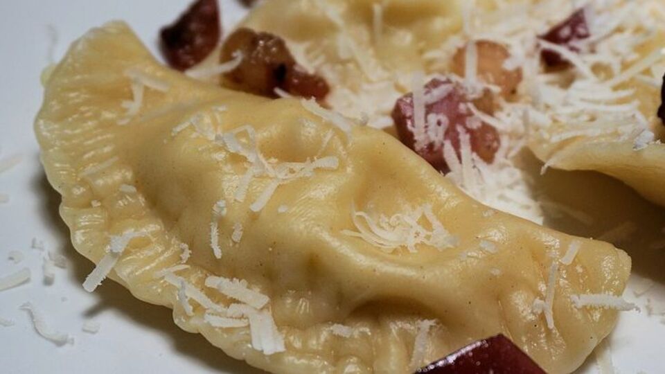 В українській кухні подано розмаїття начинок вареників, аж до "вареників із піском"