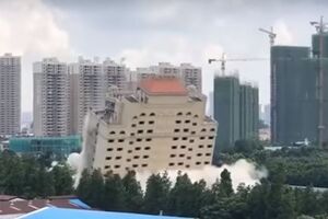 Готель упав за кілька секунд