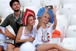 Російських дівчат висміюють тисячі користувачів соцмереж