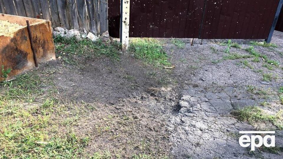 Осколки пошкодили вікна, фасад і паркан сусіднього будинку