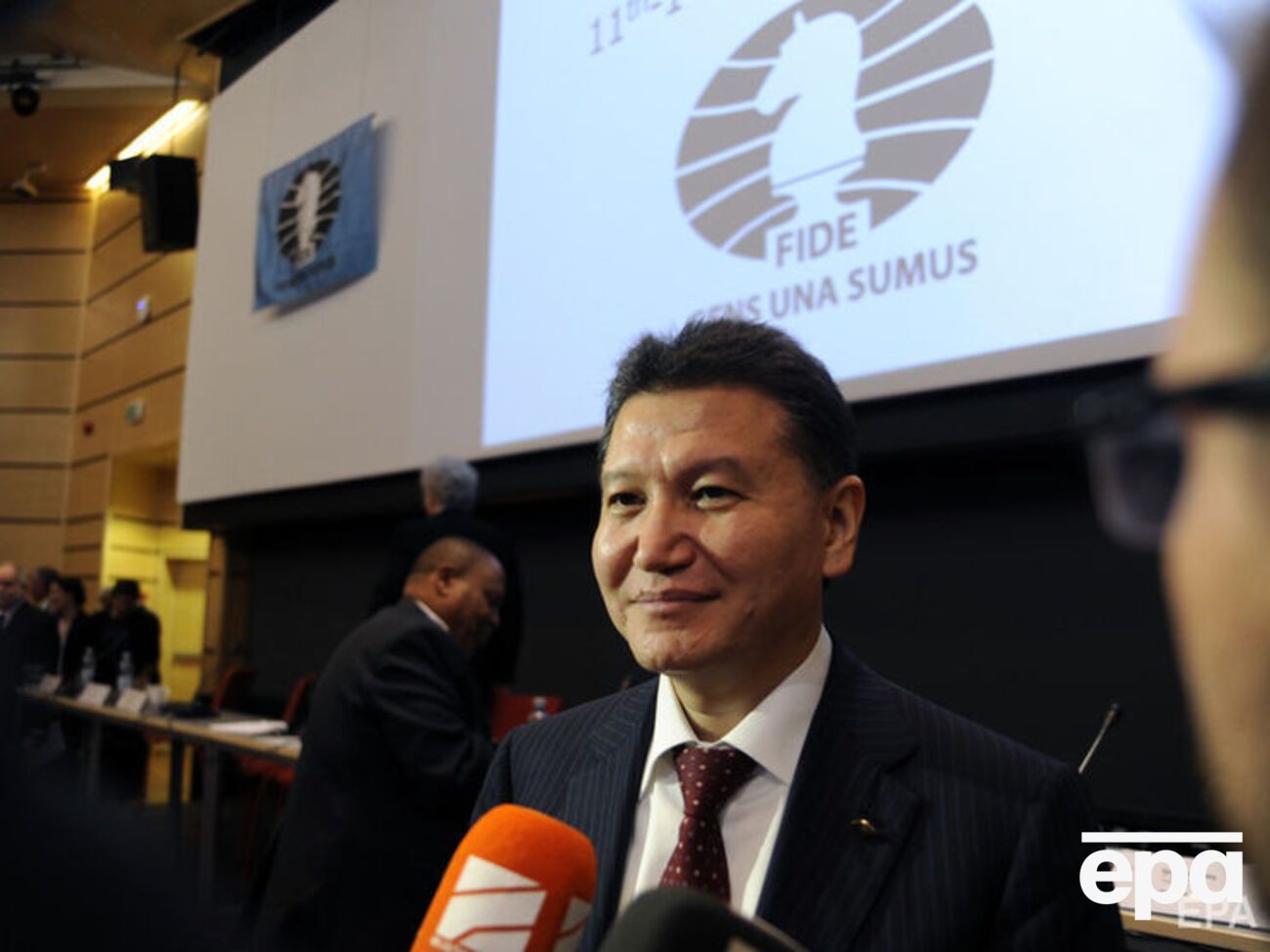 Илюмжинов возглавил ФИДЕ в 1995 году и с тех пор неоднократно переизбирался на новый срок