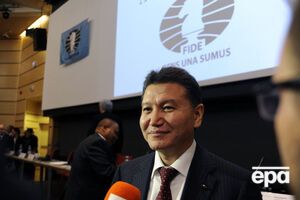 Илюмжинов возглавил ФИДЕ в 1995 году и с тех пор неоднократно переизбирался на новый срок