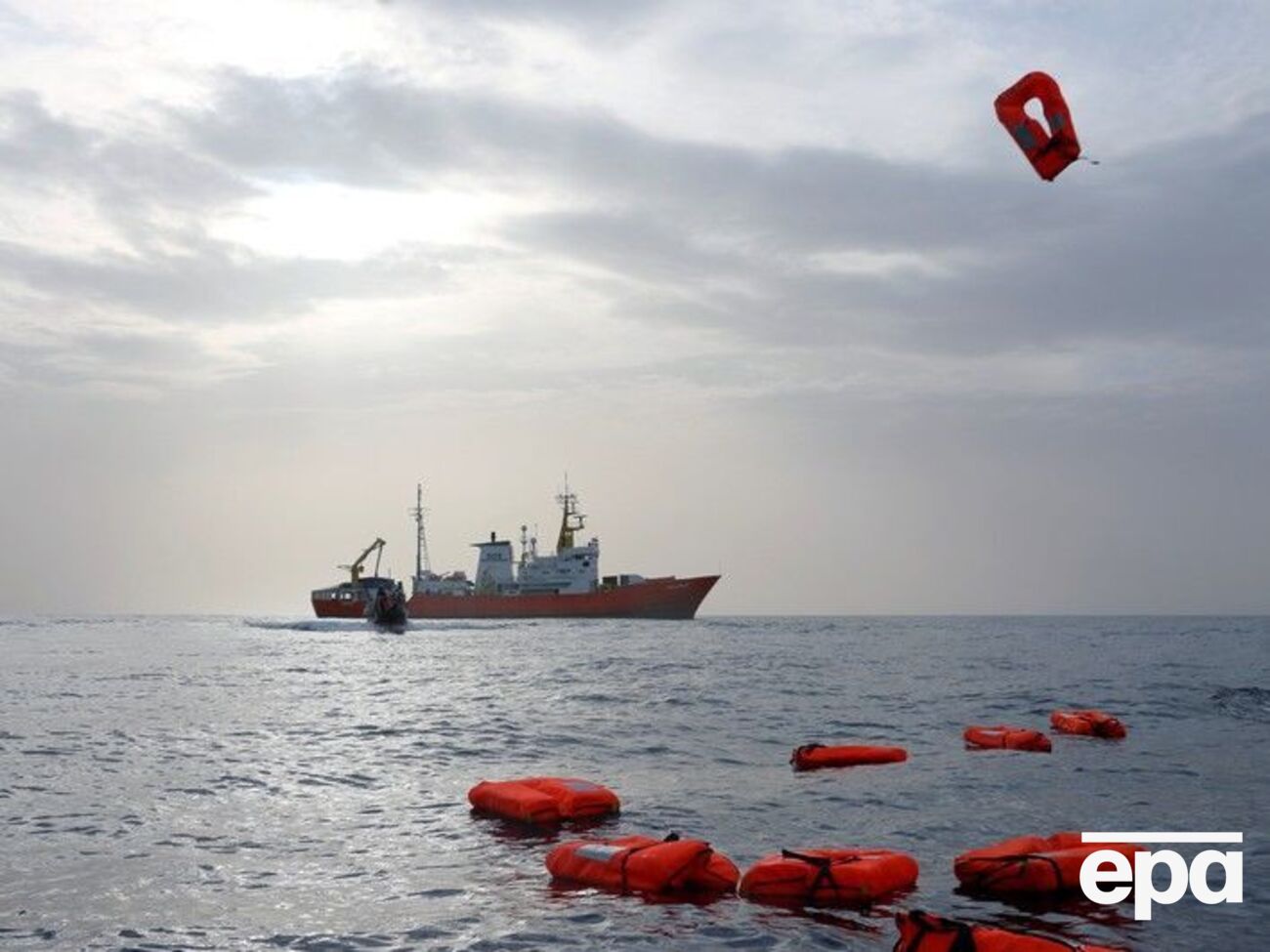 Спасательная операция у ливийского побережья еще не завершена