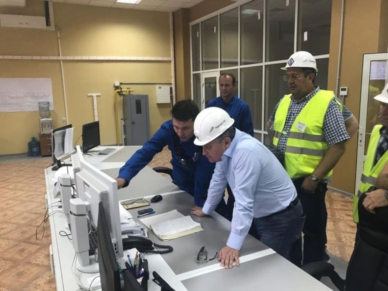 Російські чиновники інспектували електростанції, які будують&nbsp;в окупованому Криму