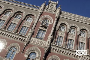 В октябре 2017 года НБУ запретил финучреждениям Украины проводить операции с банкнотами и монетами Центрального банка РФ с изображением объектов, расположенных на оккупированной территории