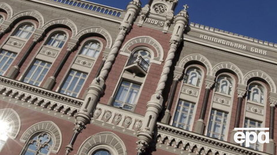 В октябре 2017 года НБУ запретил финучреждениям Украины проводить операции с банкнотами и монетами Центрального банка РФ с изображением объектов, расположенных на оккупированной территории