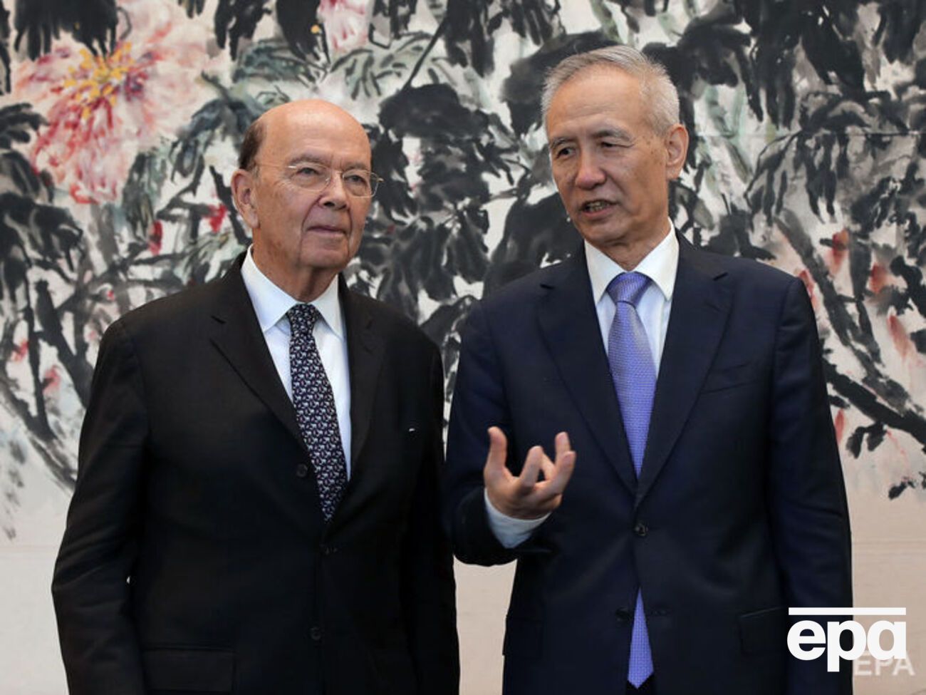 Росс (слева) и Лю Хэ встретились в Пекине