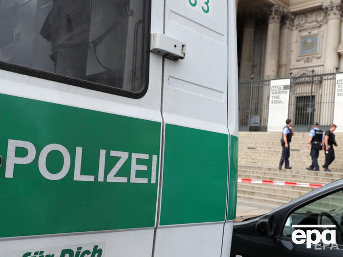 Кафедральный собор Берлина оцепил спецназ