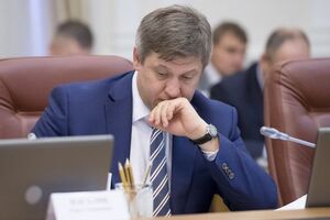 Данилюк признал письмо G7 "перебором", однако заявил, что после скандала "пиар-артиллерия" Гройсмана могла "обрушиться на него" и решил действовать на опережение, пишет ZN.UA