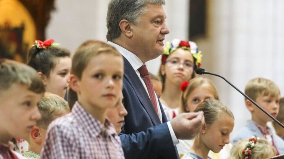 Порошенко в Іспанії заспівав гімн