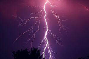 У південних, центральних і східних областях місцями град і грози, повідомили у ДСНС