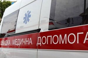 Агресивного відвідувача скрутили водії швидкої допомоги