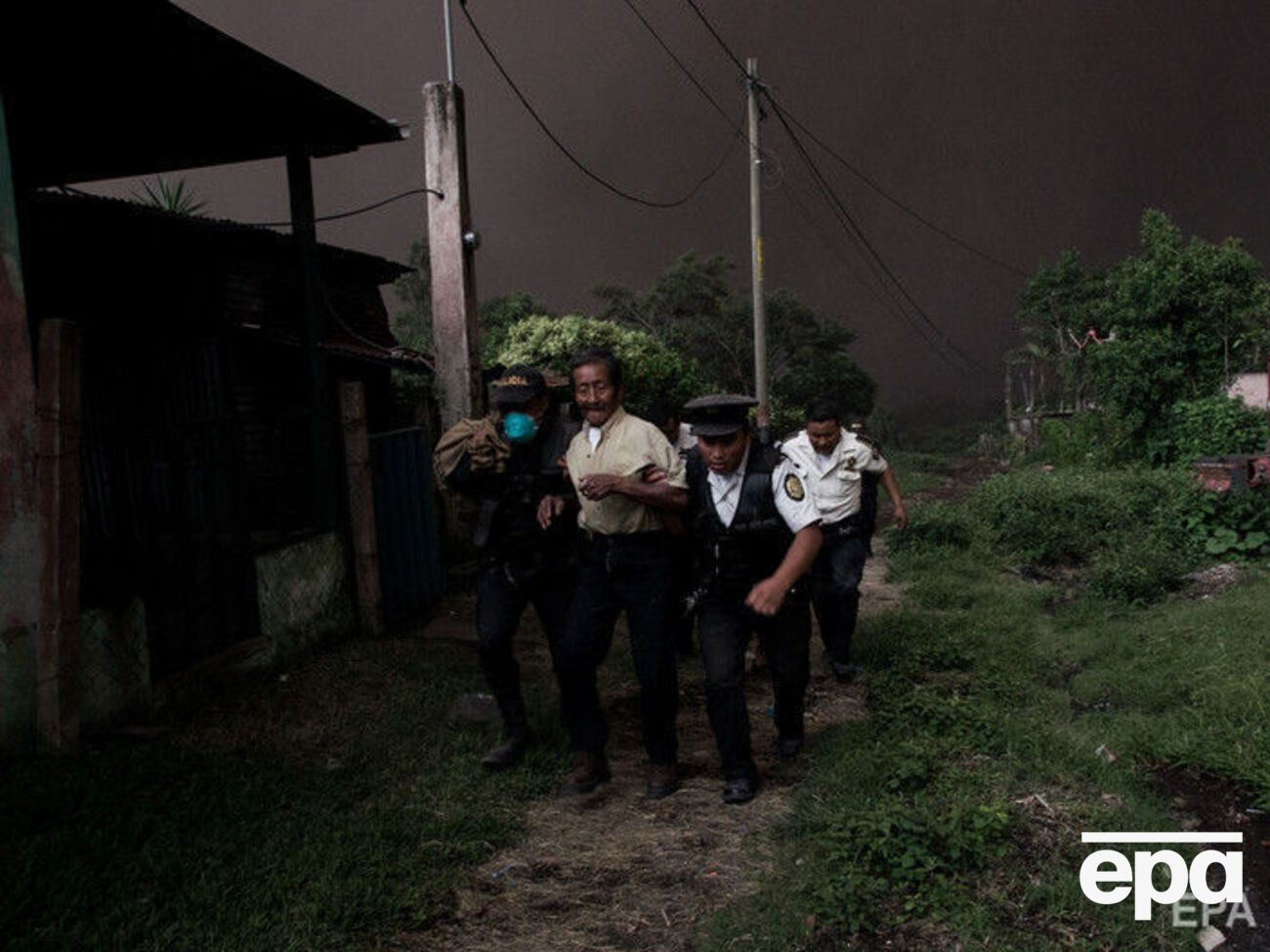 Жертвами стихийного бедствия стали по меньшей мере 25 человек