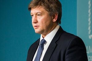 Глава Мінфіну Олександр Данилюк сказав, що у відставку подавати не збирається