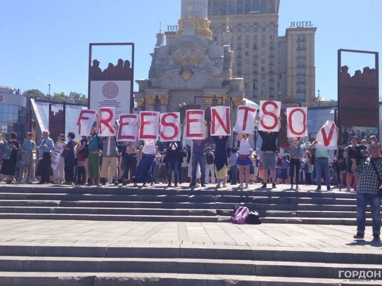 Сенцов продовжує голодування