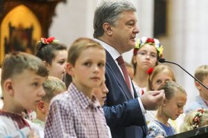 3 червня Порошенко взяв участь у молитві за мир разом з українською громадою в кафедральному соборі Альмудена в іспанському Мадриді