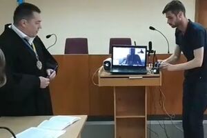 Шаповалов зателефонував із лікарні за допомогою skype, проте нібито не чув, що відбувалося на засіданні