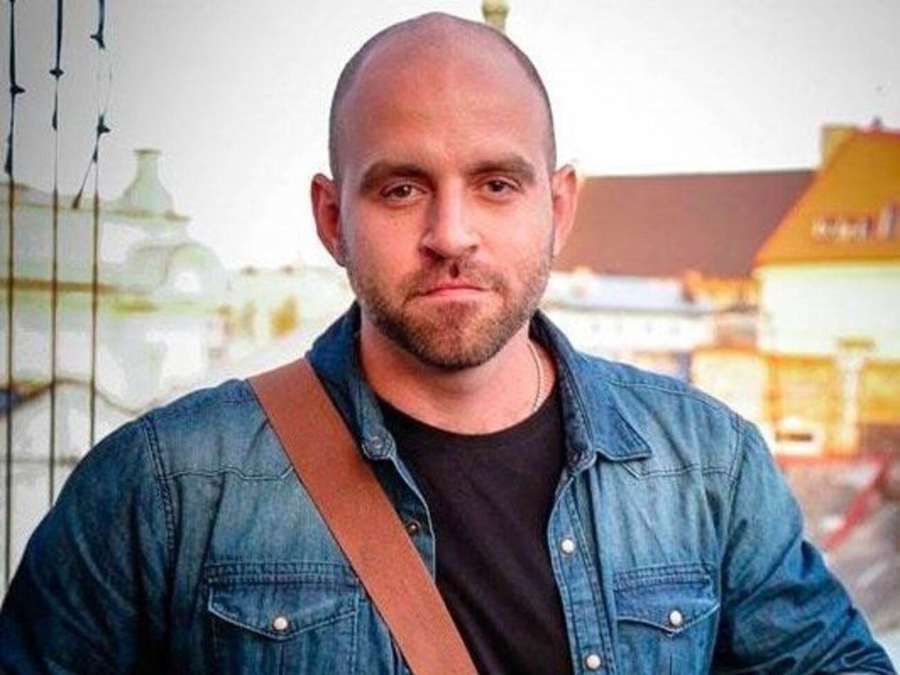 Аннексией Крыма занималась российская официальная военная вертикаль, а Донбасс стал войной на аутсорсе