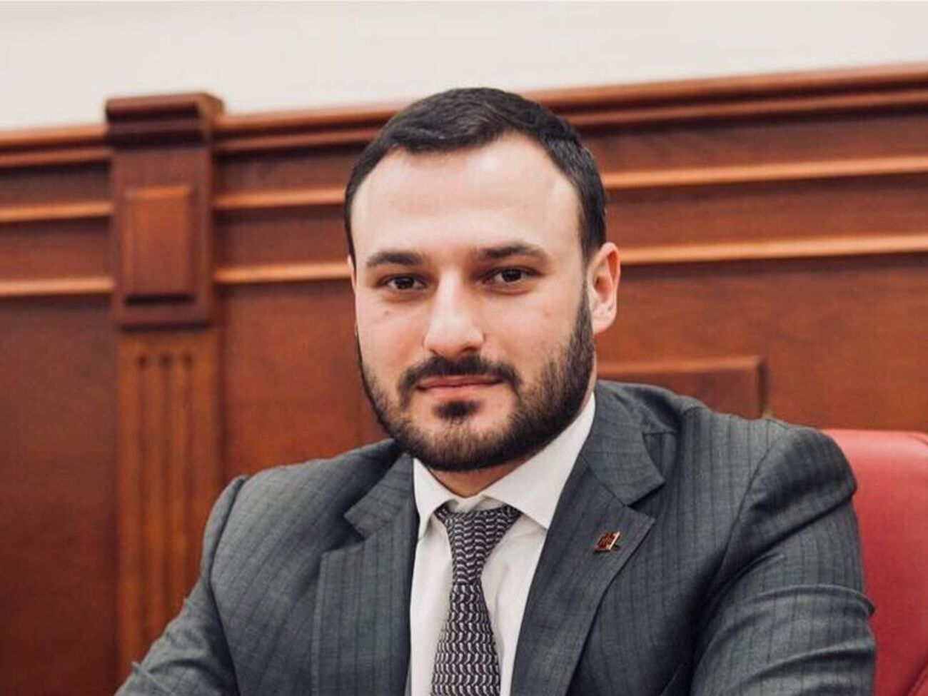 Давтян сказал, что власти планируют ремонт моста Метро