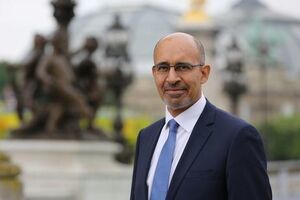 Дезир: Клеймение тех, кто выступает с критикой, как предателей подвергает этих людей большому риску и не должно допускаться