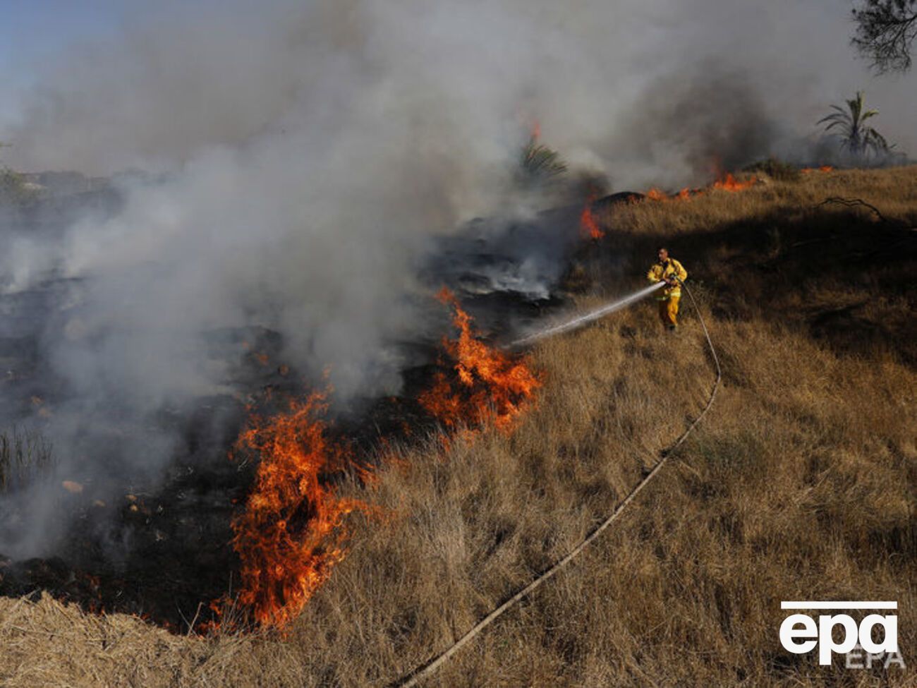 Пожары продолжаются второй день