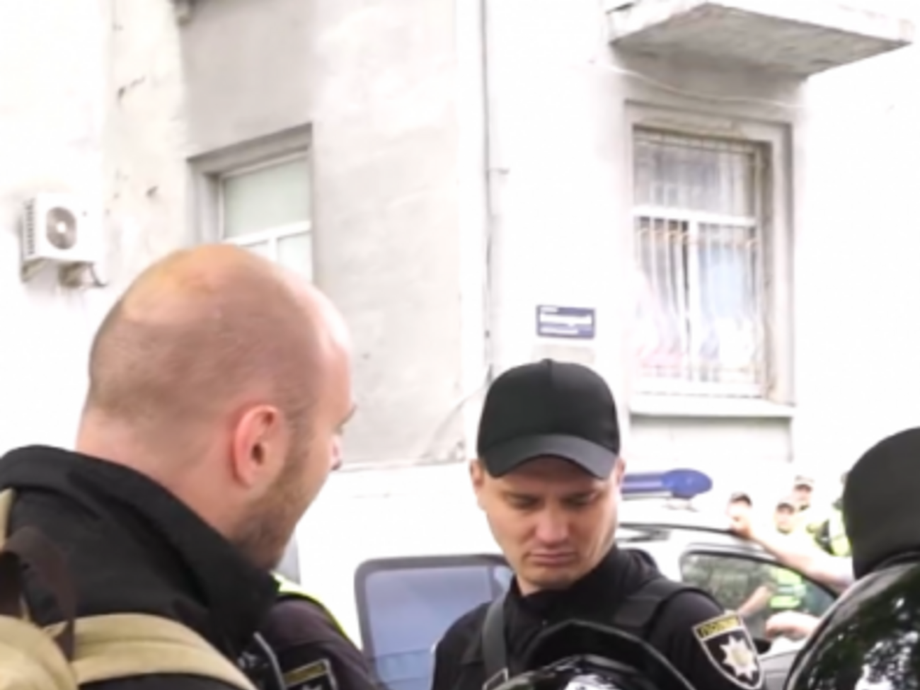 Журналісти перевірили номери на шоломах київських поліцейських