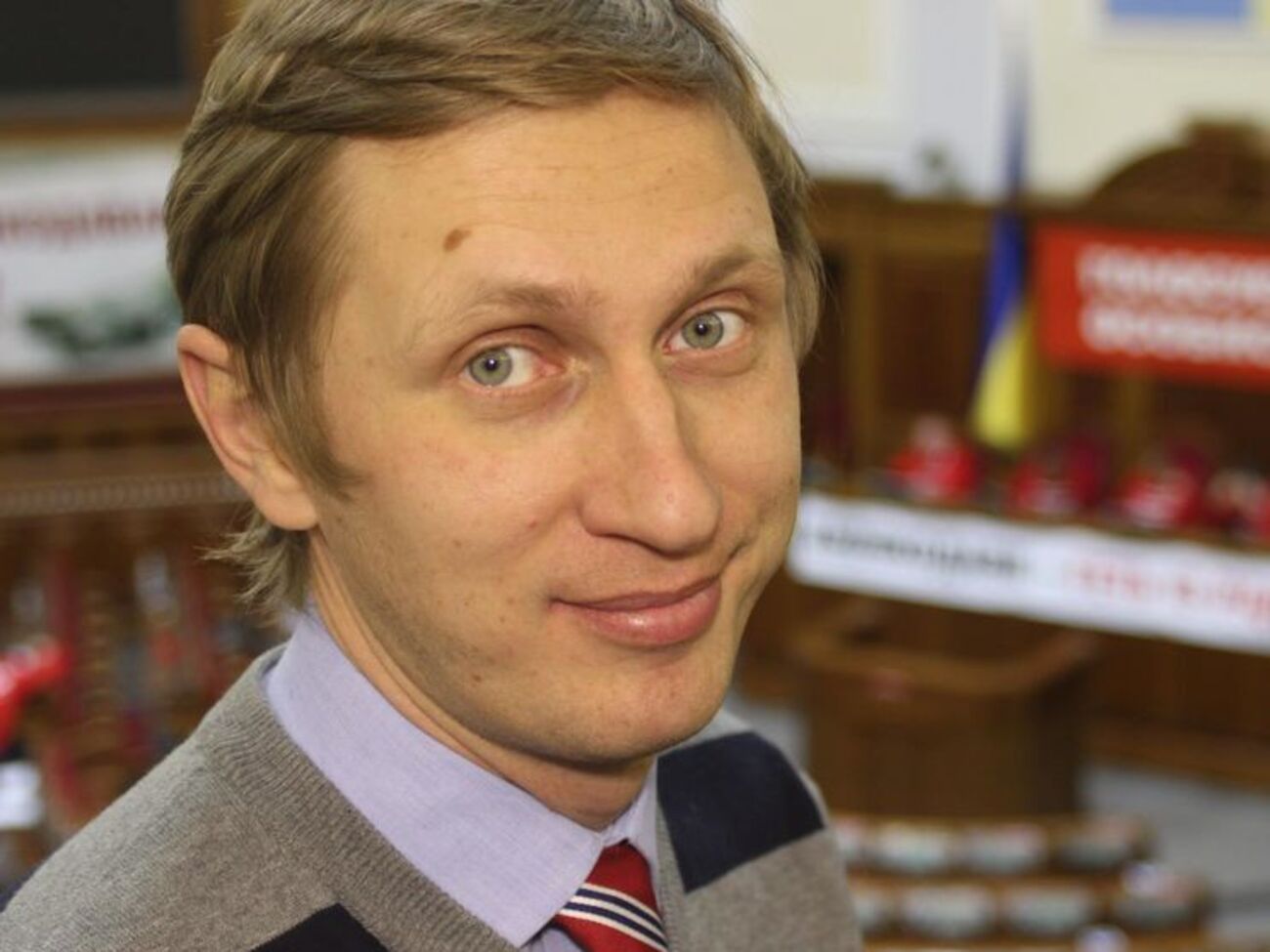 По словам Братущака, на допросе спрашивали, угрожал ли ему кто-либо из россиян и с чем это могло быть связано