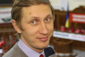 За словами Братущака, на допиті запитували, чи погрожував йому хтось із росіян і з чим це могло бути пов'язано