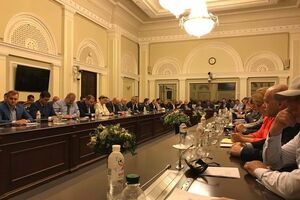 Порошенко провів зустріч із фракцією БПП