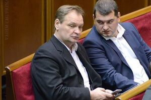Пономарьов (ліворуч) заявив, що ситуацію із журналістами "прийняв за звичайне побутове хамство"