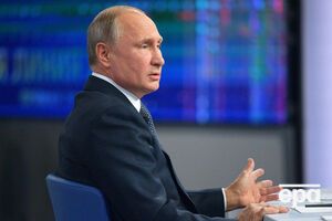 У Росії вже кілька годин триває програма "Пряма лінія з Путіним"