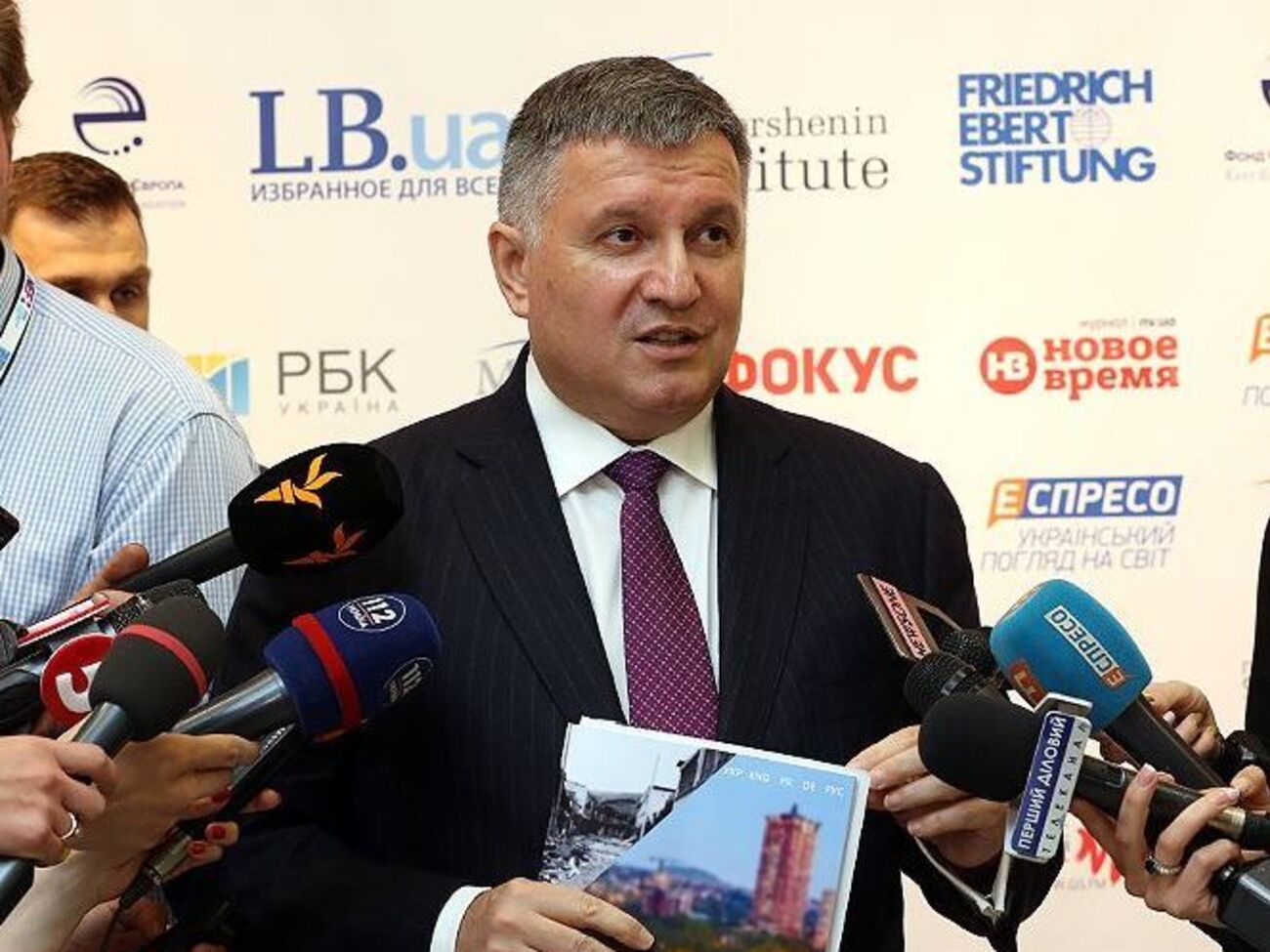 Аваков про деокупацію: Ми повинні трошки заспокоїти це суспільство, дати можливість людям прижитися, звикнути до нових цивільних інституцій, преси тощо